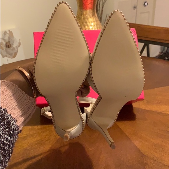 Stiletto - Picture 3 of 3